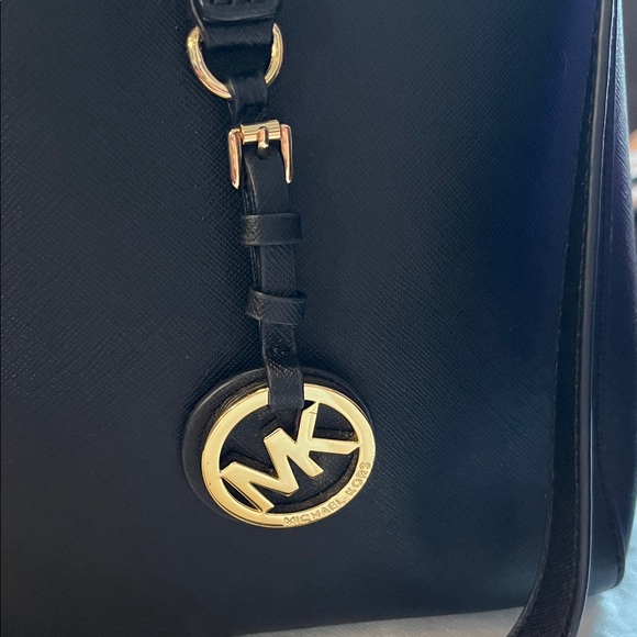 Michael Kors Jet Set Saffiano Leather Tote Bag
Yes Like new - Picture 9 of 14